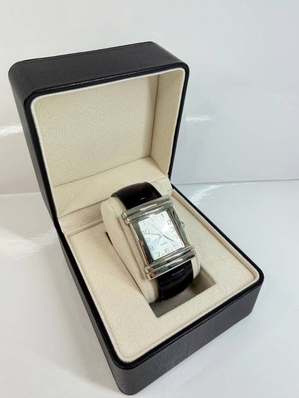 Faded Glory Women’s Quartz Bangle Watch – Black & Silver – Japan Movement - Picture 5 of 16